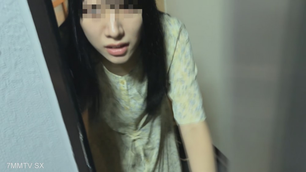 fc2-ppv 4973905 【個撮】大量潮吹き奥さん。旦那の横で驚くほど大きな乳首をボッキさせビッショビショ。声を抑え耐える姿に大興奮。 | FC2コンテンツマーケット